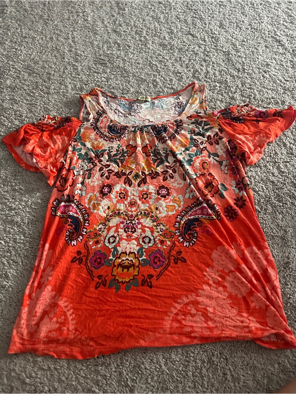 Multicolored Cut out shoulder top